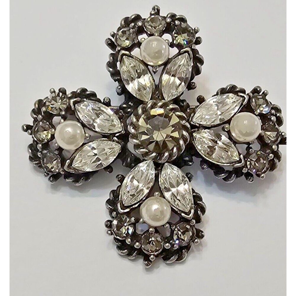 Vintage Grey & Clear Rhinestone Faux Pearl Maltese Silver Tone Brooch